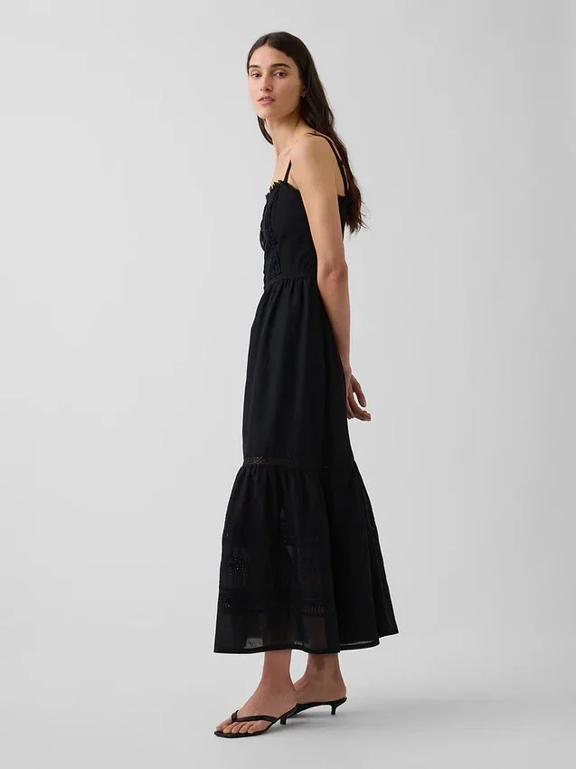 Vestido largo en capas con ojales