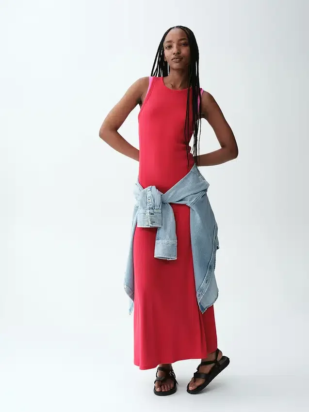 Vestido largo moderno sin tirantes con soporte integrado