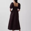 Vestido largo tipo corsé con mangas abullonadas