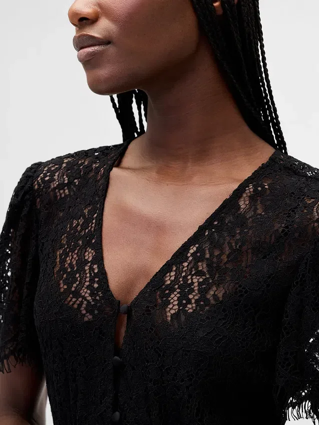 Vestido midi de encaje con cuello en V