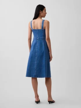 Vestido midi de mezclilla con cierre frontal de botones