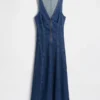 Vestido midi de mezclilla con costuras y cremallera frontal