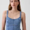 Vestido mini con paneles de mezclilla