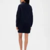 Vestido mini de jerséu oversize con cuello de tortuga