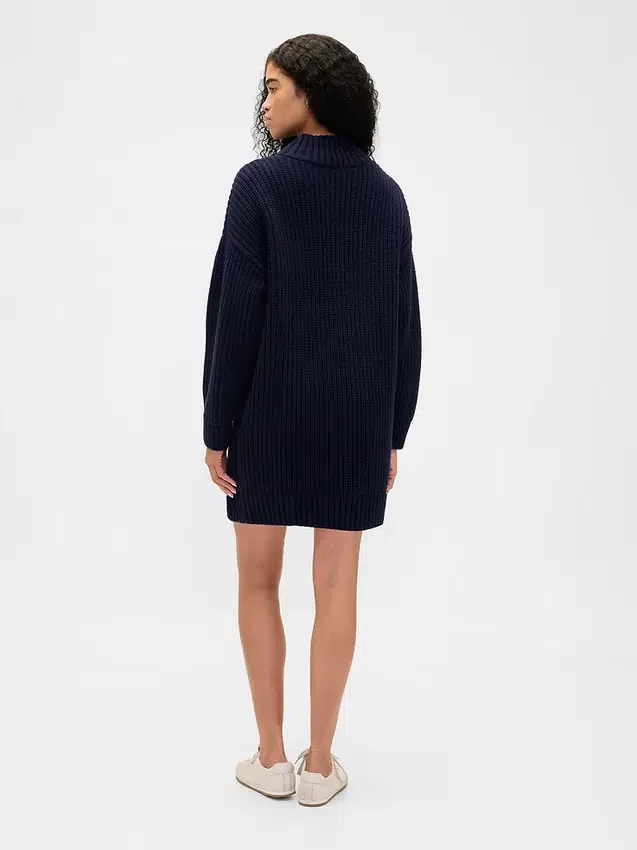 Vestido mini de jerséu oversize con cuello de tortuga