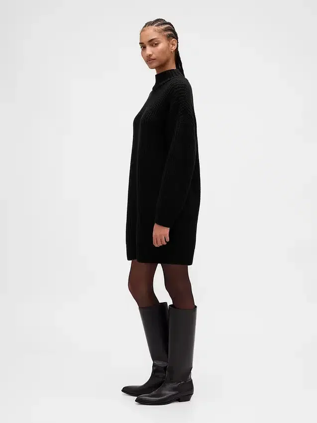 Vestido mini de jerséu oversize con cuello de tortuga