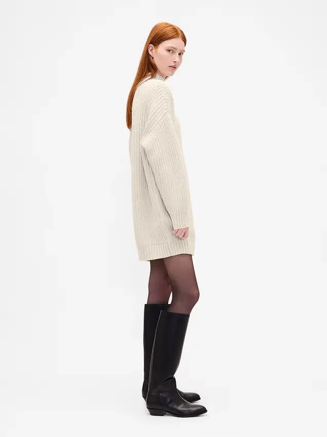 Vestido mini de jerséu oversize con cuello de tortuga