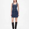 Vestido mini de mezclilla con costuras y botones al frente