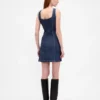 Vestido mini de mezclilla con costuras y botones al frente