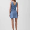 Vestido mini de mezclilla con costuras y cremallera frontal