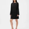 Vestido mini recto con cuello de barco
