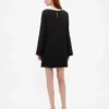 Vestido mini recto con cuello de barco