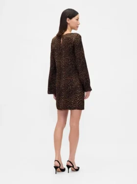Vestido mini recto con cuello de barco
