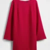 Vestido mini recto con cuello de barco