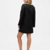 Vestido mini recto con cuello de barco