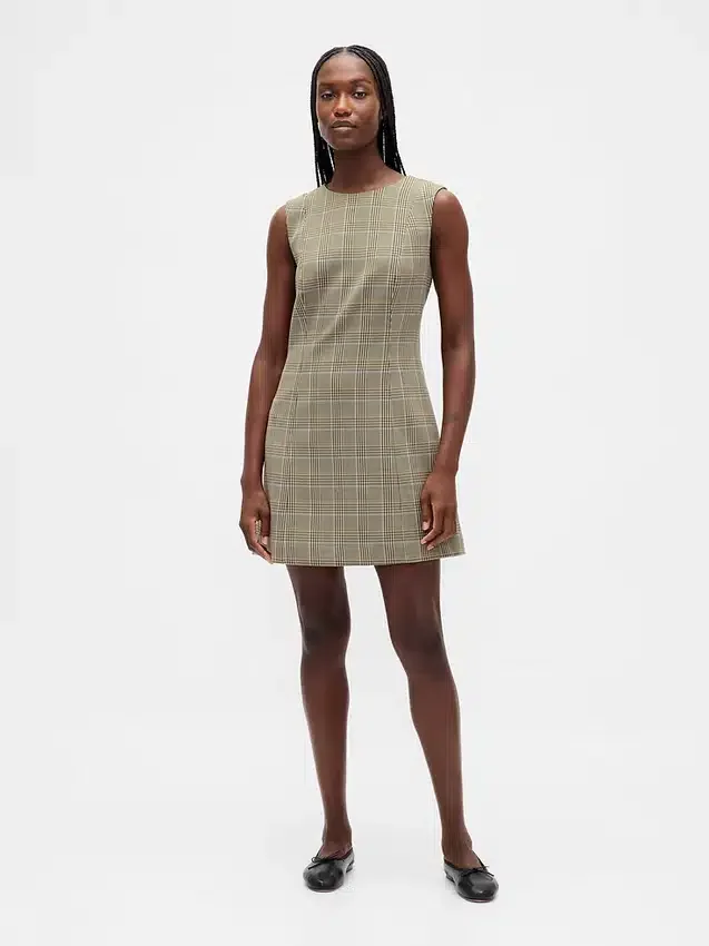 Vestido mini recto de cuello alto