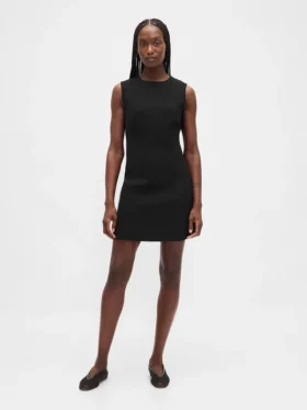 Vestido mini recto de cuello alto