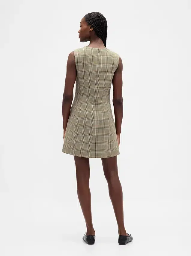 Vestido mini recto de cuello alto