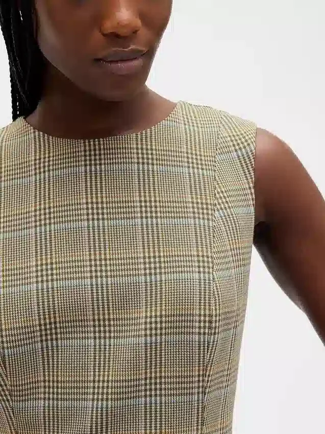 Vestido mini recto de cuello alto
