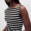 Vestido mini recto de punto con cuello barco