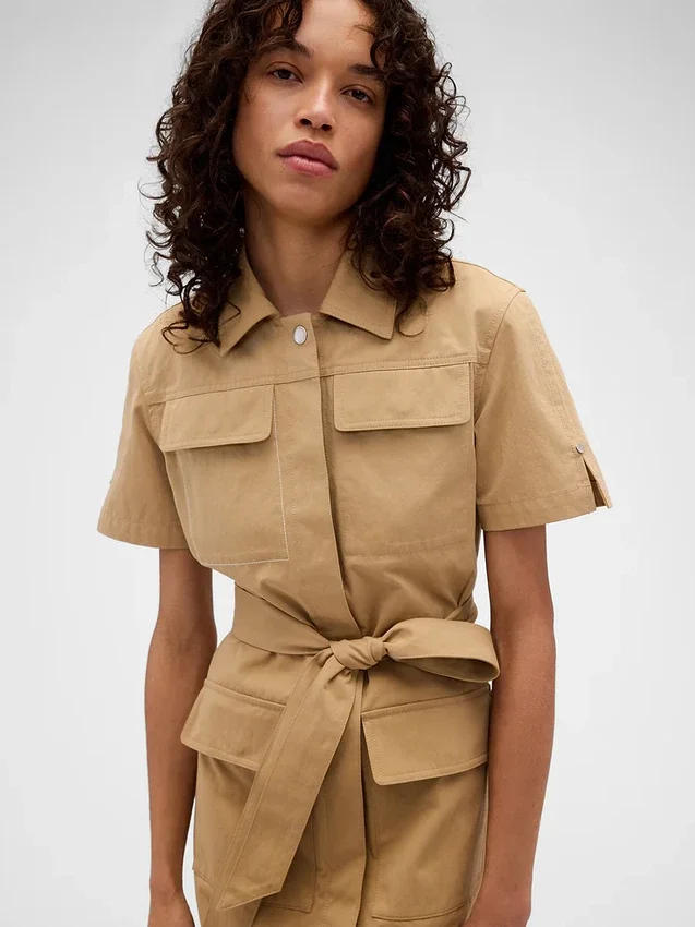 Vestido mini tipo gabardina GAP × Victoria Beckham